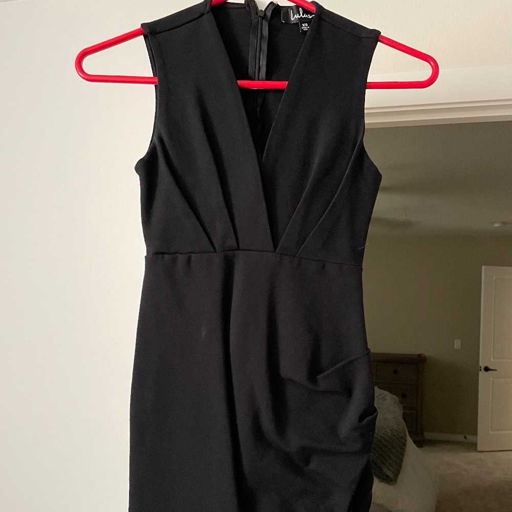 Body con, low-cut mini black dress
